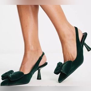 ASOS DESIGN Women’s Scarlett Bow Detail Mid Heeled Sling-back Green Velvet Pumps